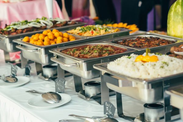 budget-friendly wedding catering tips